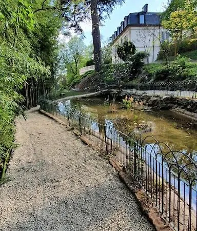 Grand 150m2 Dans Belle Maison Bourgeoise Casa de Férias Vernaison